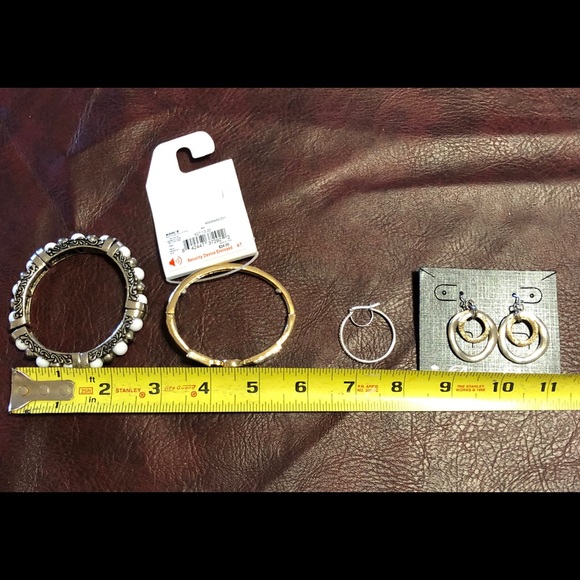 Lot of 4 pieces-2 bracelets & 2 pairs of earrings - Picture 10 of 13